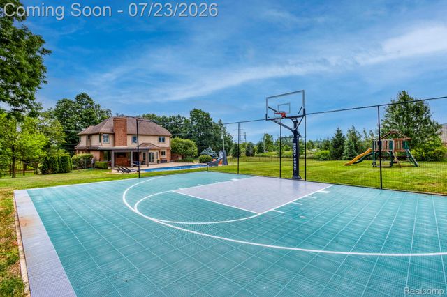 3276 Kern Road, Orion Charter Township, MI 48360