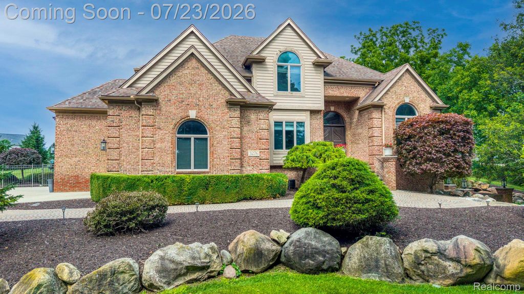 3276 Kern Road, Orion Charter Township, MI 48360