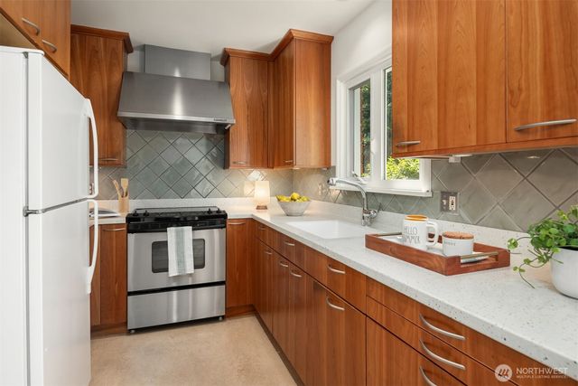 2313 47th Avenue SW, Seattle, WA 98116
