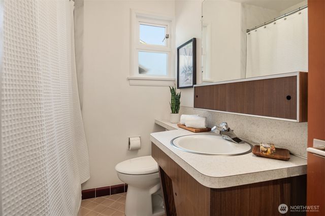 2313 47th Avenue SW, Seattle, WA 98116