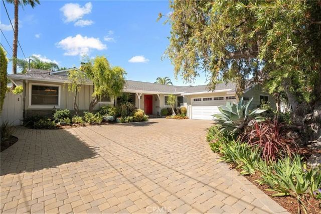 16538 Hartsook, Encino, CA 91436