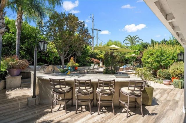 16538 Hartsook, Encino, CA 91436