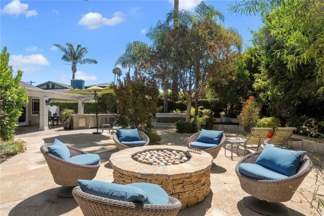 16538 Hartsook, Encino, CA 91436