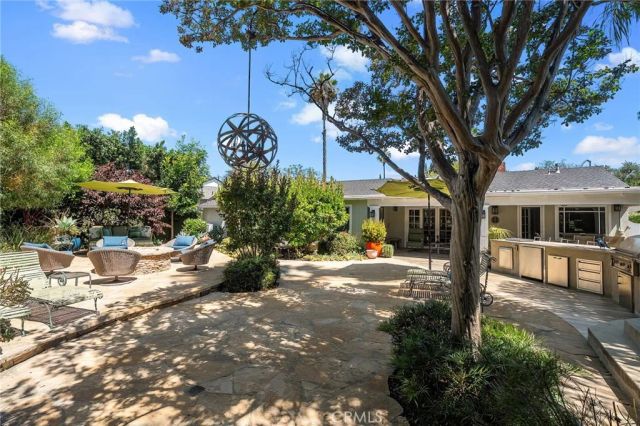 16538 Hartsook, Encino, CA 91436