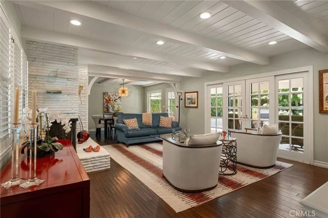16538 Hartsook, Encino, CA 91436