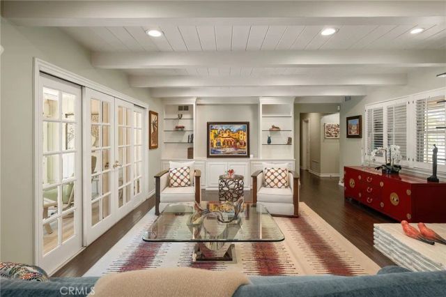 16538 Hartsook, Encino, CA 91436