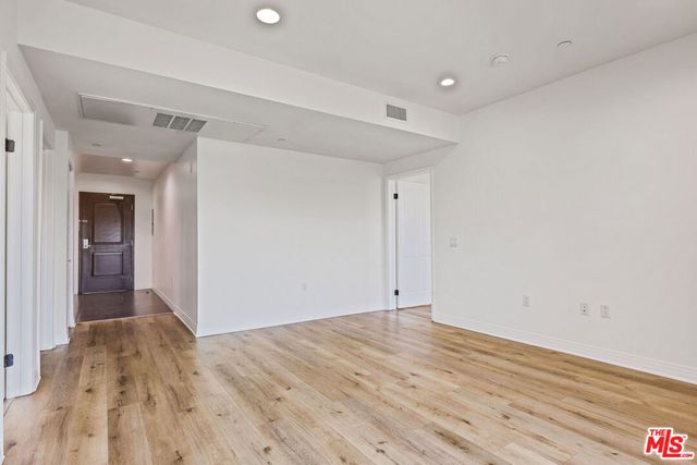 1061 S Oxford Avenue 403, Los Angeles, CA 90006