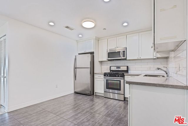 1061 S Oxford Avenue 403, Los Angeles, CA 90006