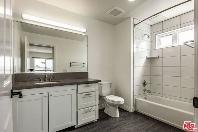 1061 S Oxford Avenue 403, Los Angeles, CA 90006