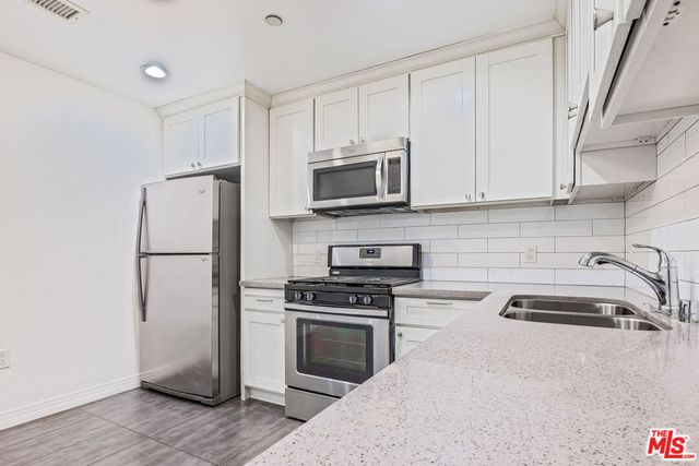 1061 S Oxford Avenue 403, Los Angeles, CA 90006