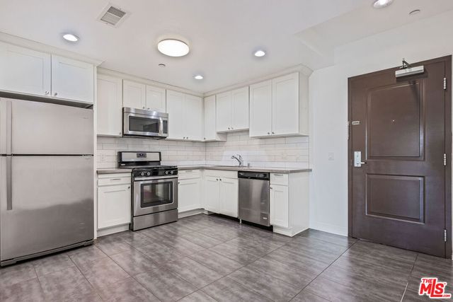 1061 S Oxford Avenue 403, Los Angeles, CA 90006