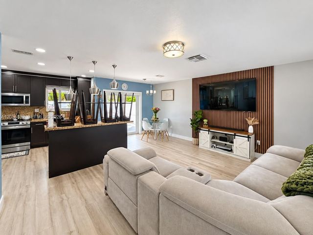 240 N 68th Avenue, Hollywood, FL 33024