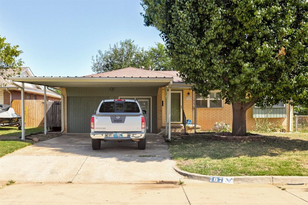 707 Crestmoor Drive, Moore, OK 73160