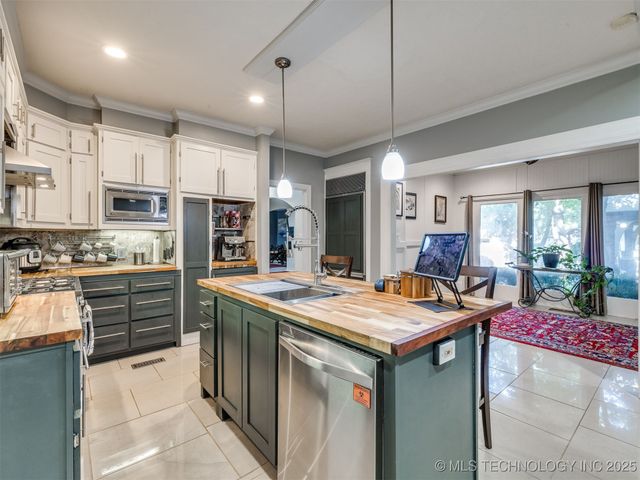 8918 S Lakewood Avenue, Tulsa, OK 74137