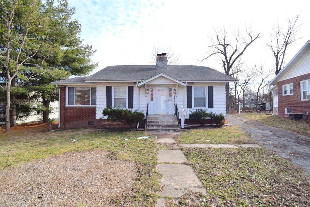 1715 Oakland Avenue, Mt Vernon, IL 62864