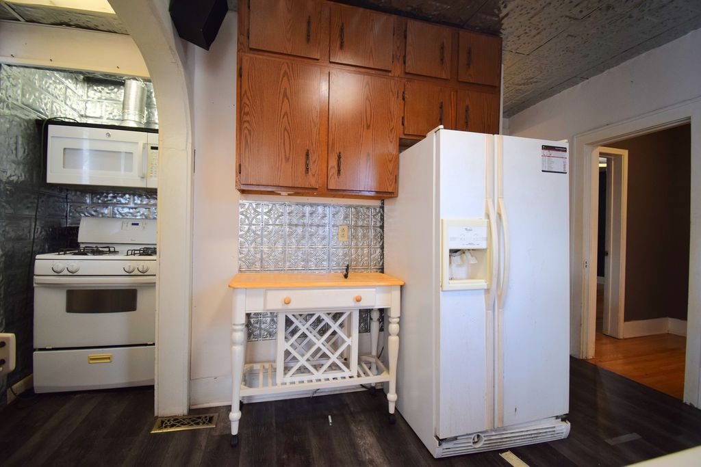 Image 15 of property listing at 1715 Oakland Avenue, Mt Vernon, IL 62864