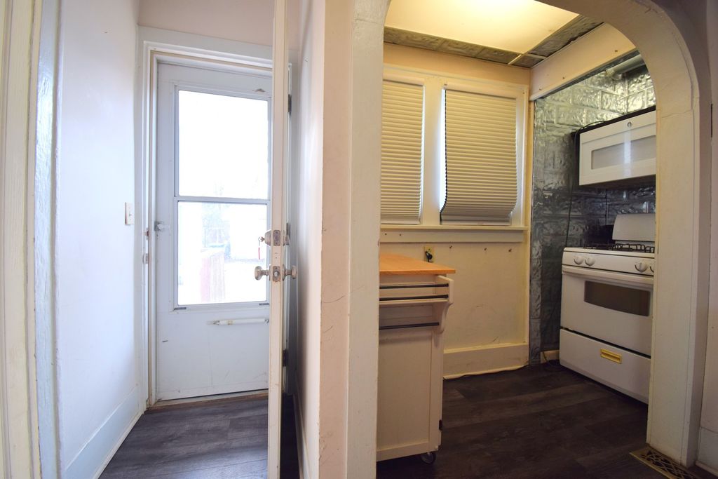 Image 16 of property listing at 1715 Oakland Avenue, Mt Vernon, IL 62864