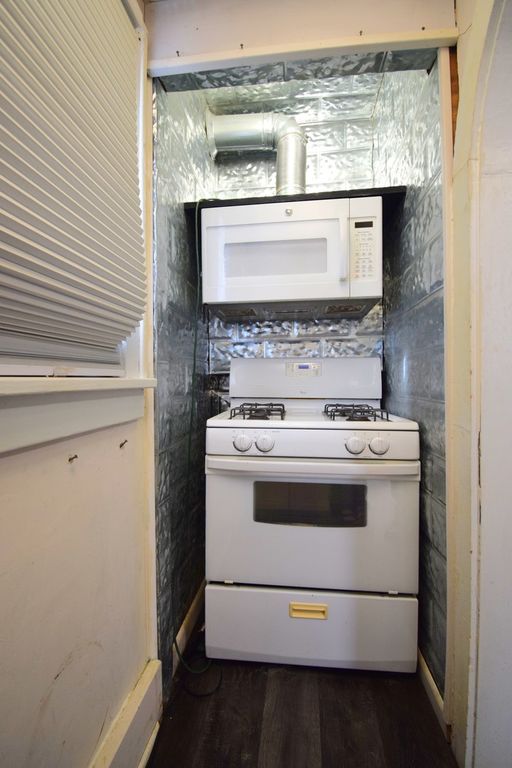 Image 17 of property listing at 1715 Oakland Avenue, Mt Vernon, IL 62864