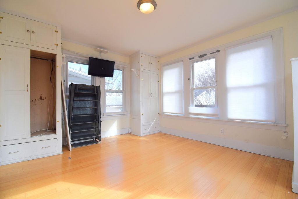 Image 18 of property listing at 1715 Oakland Avenue, Mt Vernon, IL 62864