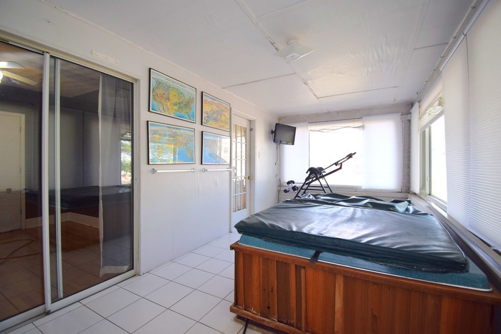 Image 22 of property listing at 1715 Oakland Avenue, Mt Vernon, IL 62864