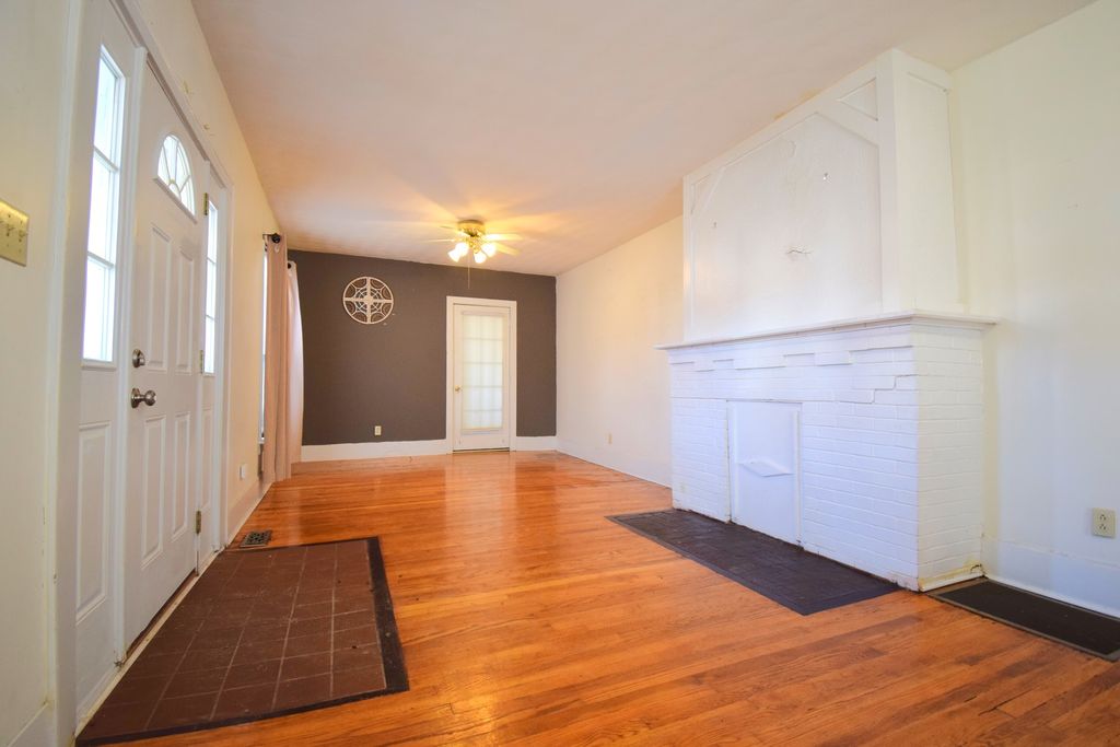 Image 9 of property listing at 1715 Oakland Avenue, Mt Vernon, IL 62864