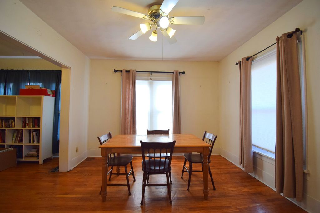 Image 10 of property listing at 1715 Oakland Avenue, Mt Vernon, IL 62864