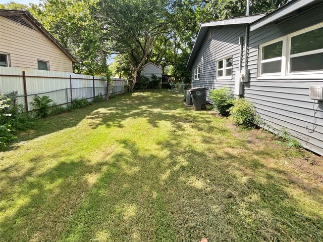 609 W Lone Star Avenue, Cleburne, TX 76033
