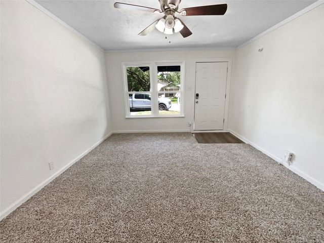 609 W Lone Star Avenue, Cleburne, TX 76033