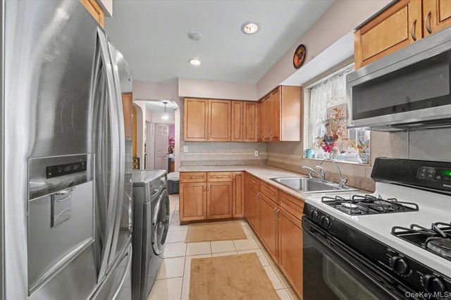 2715 Dewitt Place, Bronx, NY 10469