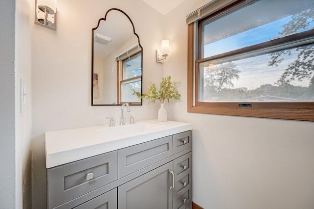 1532 N 124th STREET, Wauwatosa, WI 53226