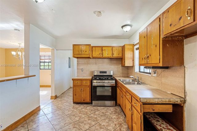 2400 NW 181st Ter, Miami Gardens, FL 33056
