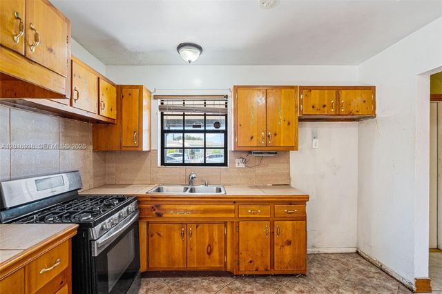 2400 NW 181st Ter, Miami Gardens, FL 33056