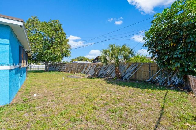 2400 NW 181st Ter, Miami Gardens, FL 33056
