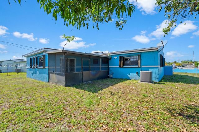 2400 NW 181st Ter, Miami Gardens, FL 33056