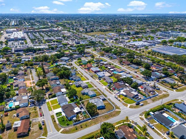 2400 NW 181st Ter, Miami Gardens, FL 33056