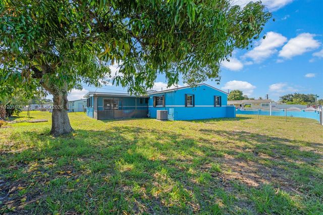 2400 NW 181st Ter, Miami Gardens, FL 33056