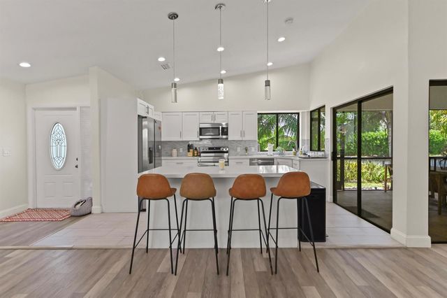 1200 NW 18th Avenue, Delray Beach, FL 33445