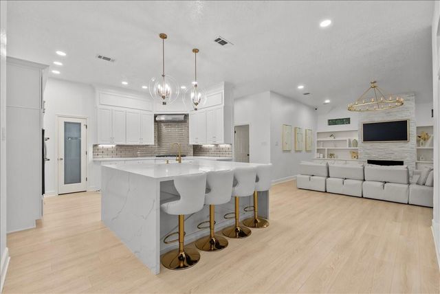 9700 Jay Road, Hitchcock, TX 77563