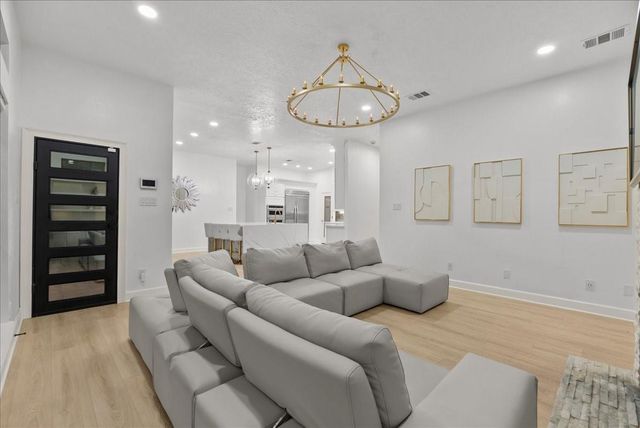 9700 Jay Road, Hitchcock, TX 77563