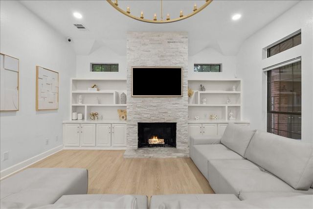 9700 Jay Road, Hitchcock, TX 77563