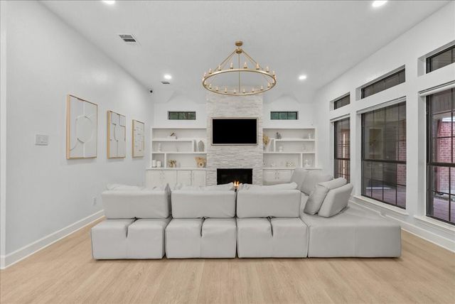 9700 Jay Road, Hitchcock, TX 77563