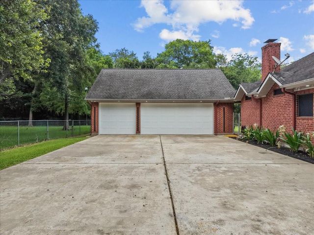 9700 Jay Road, Hitchcock, TX 77563