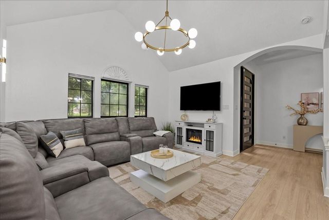 9700 Jay Road, Hitchcock, TX 77563