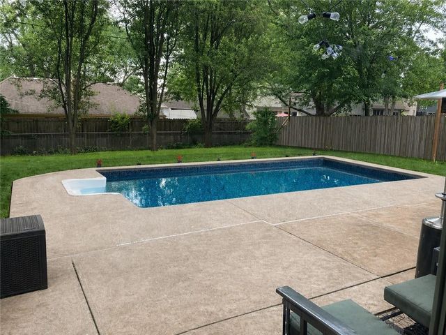 9908 Perry Drive, Overland Park, KS 66212