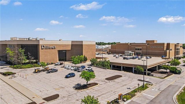 9908 Perry Drive, Overland Park, KS 66212