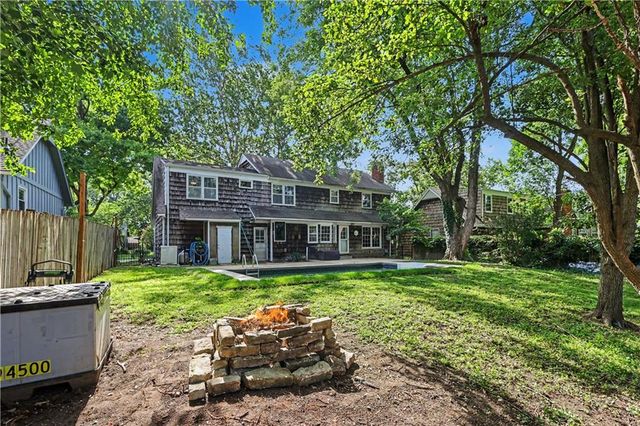 9908 Perry Drive, Overland Park, KS 66212