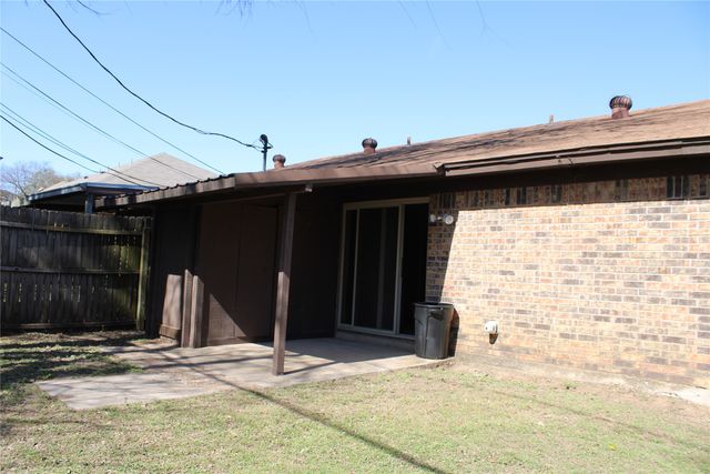 615 Renfro Street, Burleson, TX 76028