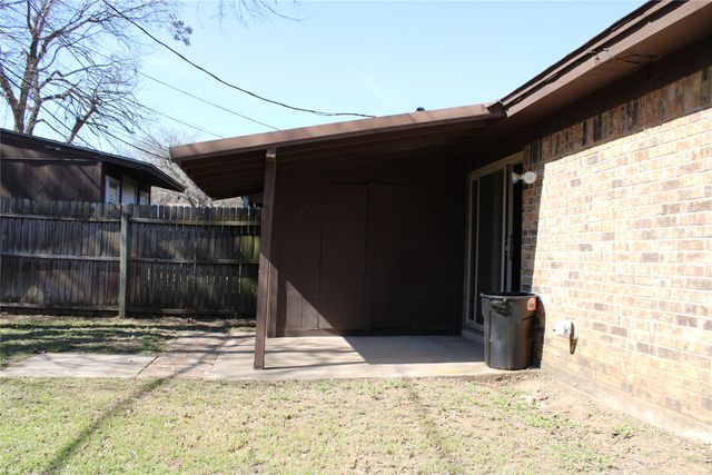 615 Renfro Street, Burleson, TX 76028