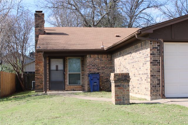 615 Renfro Street, Burleson, TX 76028