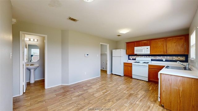 15214 Meredith Lane, College Station, TX 77845